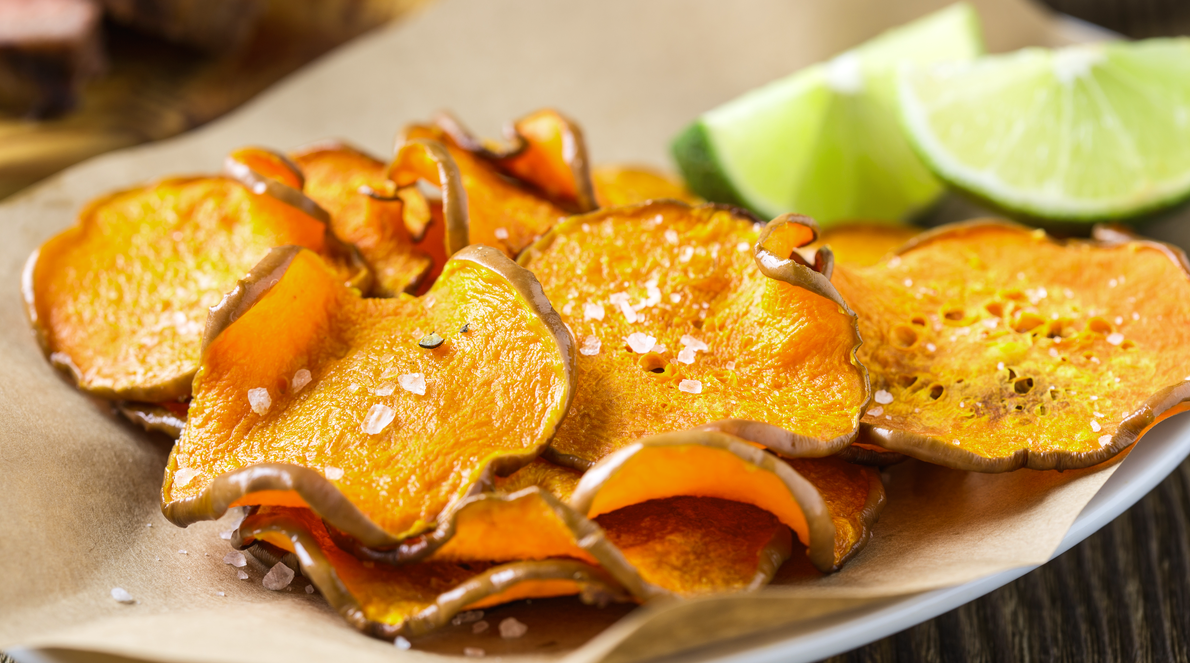 Aprenda como fazer chips de batata doce assado: receita prática, saudável e crocante, ideal para substituir lanches ultraprocessados no dia a dia.