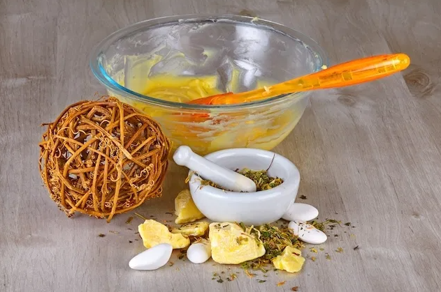 Aprenda como fazer pomada de arnica: receita natural, prática e eficaz para aliviar dores musculares e inflamações de forma segura e artesanal.