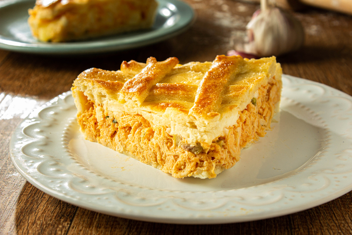 Aprenda como fazer uma torta de frango saudável, leve e deliciosa, com massa de aveia. Receita prática, nutritiva e ideal para refeições equilibradas.